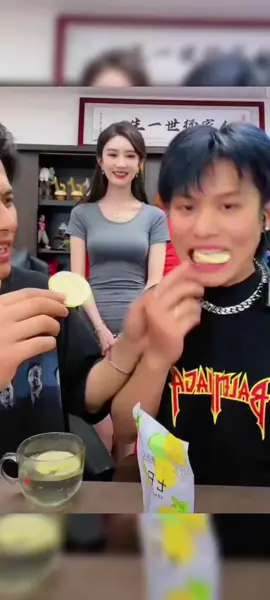 这是为什么品牌方提着刀在楼下等着小杨哥的原因..#小杨哥#小杨哥直播回放 #搞笑