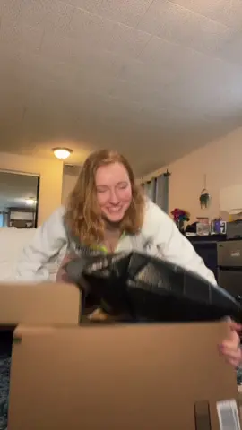 unboxing!!! #unboxing #nordstrom #girlswholiftheavy #girlswholiftweights #girlswholiftheavyaf #hydrojug @HYDROJUG #fitnessinspiration #fitnessinfluencer #microinfluencer