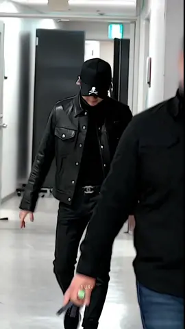 setelan item + topi item = gak kuat😭 #suga #fyp #btsarmy #xyzbca #bts #yoongi