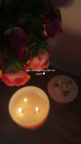 post exam self-care 🤍 use code SAMIYAHLATEEF for 15% off @thepeacecollective! a portion of the proceeds for their mental health collection will be donated 💌 #SelfCare #thatgirl #emmachamberlain #itgirl #college #collegevlog #fashion #skincare #nightroutine