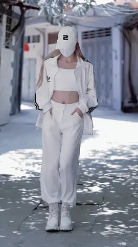 White version (dc: @buqicrew_official )