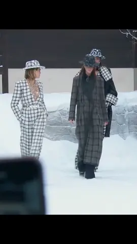 this final❤ #chanel #fw19 #karllagerfeld #fashion #caradelevingne #mariacarlaboscono #foryou