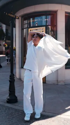 just another ordinary day on @Rodeo Drive 🛍 #TwoRodeoDrive