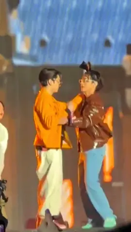 THEY DANCE LIKE A MARRIED COUPLE #taekook #taehyung #tae #jungkook #jeonjungkook #fypシ #fyp #ptdonstage #lasvegas #kimtaehyung #xycba