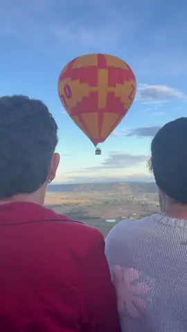 We always see this in the city, we thought we’d hop on one 😍 #foryou #melbourne #fyp #foryoupage #viral #hotairballoon