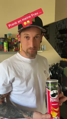 Punkt für Nicki 😂😅😜#sveniundnicki #paarcomedy #fyp #fürdich #couplecomedy #pringles #😂 #team_saarland