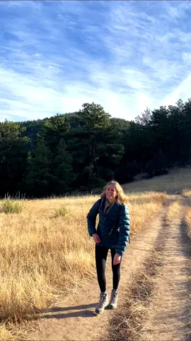My kind of hot girl summer😂🙃 #hotgirlsummer🧚🏽‍♂️ #hikegirlsummer #hikegirls #hikinggals #hikergal #coloradotok #coloradogirlsdoitbetter #milehighcity #denvertok #hikingadventures #hikesincolorado