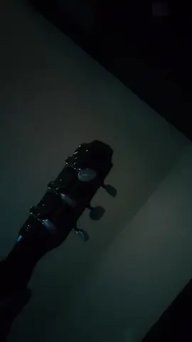 estaba algo estresado así que grabé esto, tengan linda noche y descansen #createforacause #guitarra #kevinkaarl #vamosamarte #noche