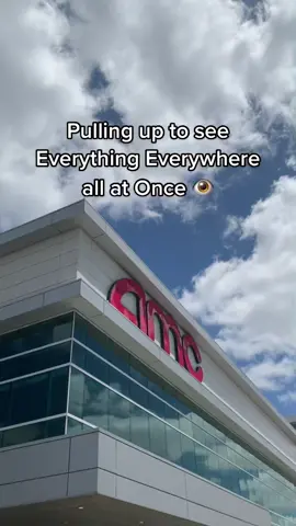 Alll around fun time with some great visuals✨ #everythingeverywhereallatonce #a24 #a24films #danielscheinert #danielkwan #movie #film #filmreview #filmtiktok #filmtok #movietiktok #movietok #moviereview #movierecommendation #movierecommendations #filmrecommendation #review #amc #amcstubs #jaydentorres