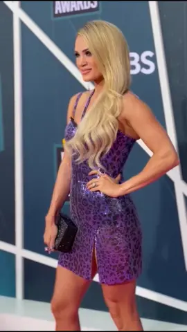#CarrieUnderwood has got it. 💜 #CMTAwards #countrymusic #redcarpet