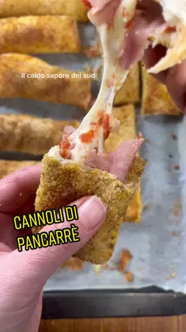 Ingredienti: 5 fette pane per tramezzini (rettangolari o 10 quadrate)200 g mozzarella (per pizza)120 g prosciutto cotto200 g passata di pomodoroq.b. saleq.b. olio extravergine d’oliva2 uova50 ml latteq.b. pangrattato#ilcaldosaporedelsud