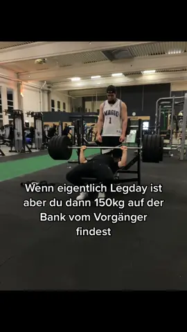passiert mir 7 mal die Woche #bankdrücken #brust #Fitness #markusrühl