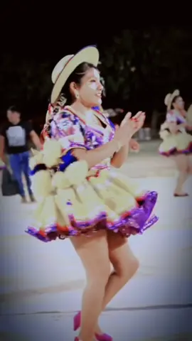 Gracias al filmador✨📷💜💛@alejandromarquezm2 #lindamicholita #willianluna #boliviana #salay #salaytukuypajfilialsantacruz #cambodromo🇧🇴💕 #viral #parati #fypシ