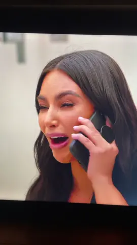 KIM KARDASHIAN CRYING OVER ROBLOX 💀😭 #PassTheBIC #fyp #ComeDanceWithMe #ScreamItOut #kimkardashian #thekardashians #funny #omg