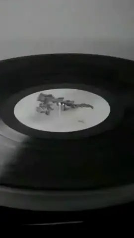 𝐃𝐮̈𝐬̧𝐮̈𝐧𝐝𝐮̈𝐠̆𝐮̈𝐧 𝐤𝐚𝐝𝐚𝐫 𝐳𝐚𝐲𝛊𝐟 𝐝𝐞𝐠̆𝐢𝐥𝐝𝐢𝐦,𝐳𝐚𝐟𝛊𝐦 𝐨𝐥𝐝𝐮𝐠̆𝐮𝐧 𝐢𝐜̧𝐢𝐧 𝐤𝛊𝐲𝐚𝐦𝐚𝐝𝛊𝐦..🥀🕊️ #huzurum #hoşgeldin #nostalgiechannel #plak #sarkilar #siyahbeyaz #pikaplak #nostaljivideolari #nostaljikşarkılar #nostalgie #pikap #geçmiş #ozlem #youtube #aşkınnuryengi #ayinanmıyorum #inanmiyorum #hasret #plaksevdası