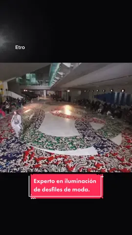 El experto en iluminar desfiles #fashion #moda #fashionshow #lighting #catwalk #Runway #desfiledemoda #production #parati #foryou #foryoupage