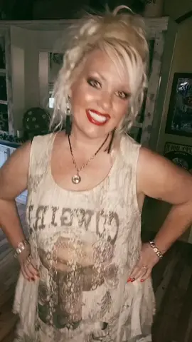 #PassTheBIC #ComeDanceWithMe #sassyrebel1 #ScreamItOut #classiccountry #garth
