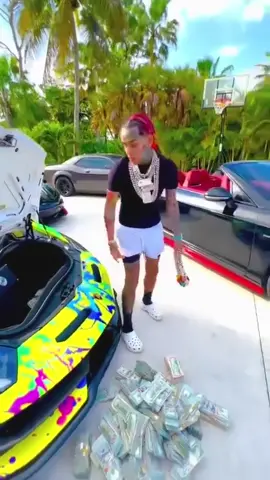 6ix9ine out here flexin! 👀💰 @6ix9ine  #hiphop #rap #viral