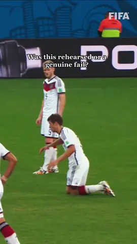 @Thomas Müller, we need to talk about this. #Germany #ThomasMuller #Muller #FIFAWorldCup