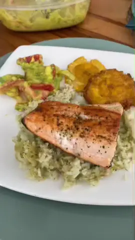 Salmón asado #salmon #salmonasado #salmontiktok #parati #colombiano #comidacasera #preparacion #blogdecomida #Receta #fyp #almuerzo #almuerzorapido #salmonlover #recetafacil #recetastiktok