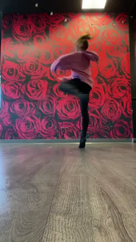 Caught a vibe!⚡️ Watch til the end for a fail haha!🤣 #foryou #fyp #fypシ #trending #dancer #HPSustainableSounds #PassTheBIC