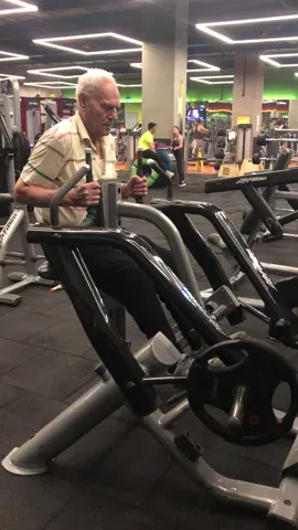 Don’t skip your back day 😉#backworkout #gymworkout #gym #GymLife #grandpa #oldpeople #Fitness #style #strong #motivation #keepmoving #training #happy #backday