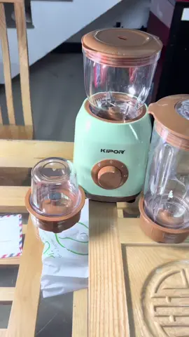 Thử xay thô cùng máy xay sinh tố 3 cối bằng nhựa KIPOR 306s. Tích hợp 3 in 1, quá là tiện lợi, máy rất nhỏ gọn, dễ dàng tháo lắp.#nppanhducphuyen #kipor #mayxaysinhto #nấuăncùngtiktok       #VoiceEffects