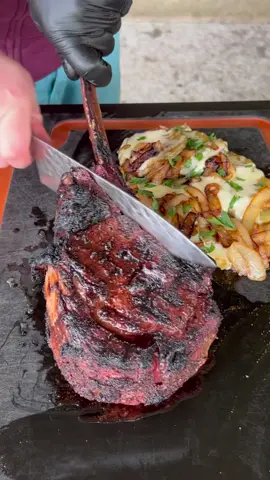 Reverse seared Tomahawk 🥩 With cast iron loaded potatoes 🤩 Made with my @meatermade MEATER + #meaterproteam