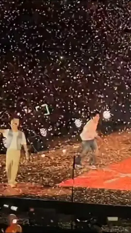 Suga Corriendo Por El Escenario Mientras Jugaba Con Los Globos 😍☺️ #suga #minyoongi #bts