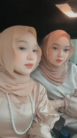 Lagu ni ke tengah trending tu 😏 Cuba jap😝 #trending #fypシ゚viral #malaysia #twinsisters #manjakalidia @ieka.tajudinofficial