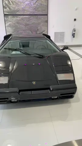 Take a full tour around this 1990 Lamborghini Countach 25th Anniversary with @e30esty #lamborghini #countach #supercar
