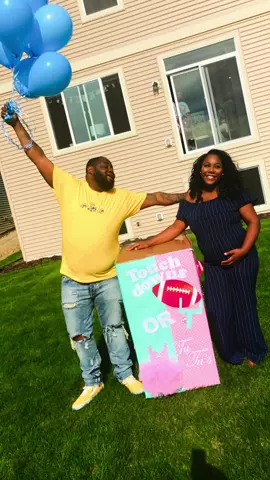 This tell a lil story about us. Years together ❤️🤞🏾 #couplegoals #husbandwife #family