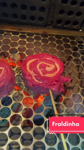 Pirulito de fraldinha com queijo @lojaswift #fraldinha #meat #churrasco #barbacoa #barbecue #comidasaludable #comida #gastronomia #bbqlovers #bbq #segunda #salt