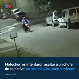 🔴 LO INTENTARON ASALTAR: LOS SACÓ CORRIENDO | Motochorros intentaron robar a un colectivero que entraba a trabajar en La Plata: se bajó y los corrió