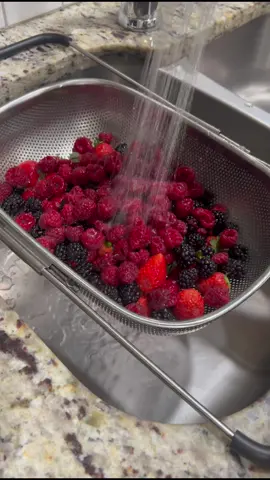 Prep and organize berries❤️ #momlife#kitchenorganization#asmr#asmrsounds#kitchenrestock#restock
