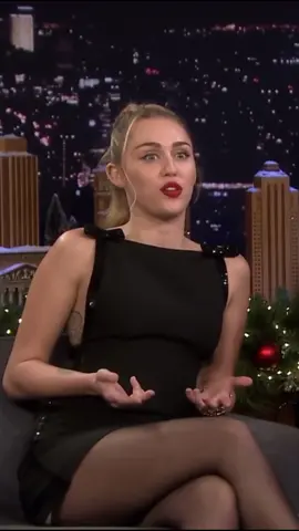 She’s so funny 😂 #mileycyrus #fyp #viral