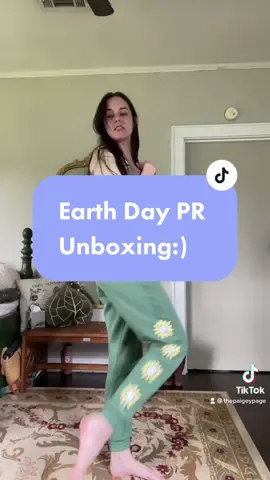 Unbox Earth Day PR with me!!:)🌞🪷 #happyearthday🌎 #KleanKanteenXPINK #EarthDayWithPINK #unboxing #recycled @vspink