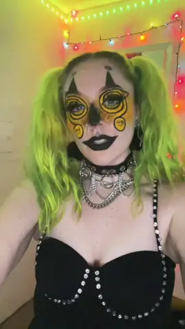 But you don’t know😏🖤✨ #fyp #fypシ #clownmakeup #trippymakeup #trippyvibes #yellowtheme #yellowmakeuplook #yellowmakeup #emojimakeup #circusmakeup