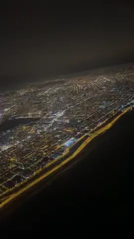 Ciudad de Lima de noche desde el avión #peru