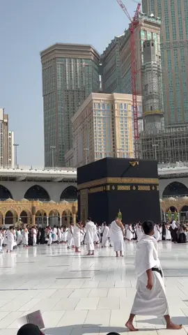 دَعوْتُكَ يامنْ يُجيبُ الدُعاءُ ..ويامنْ لهُ يسجُدُ الاقوياءُ..ويا منْ برحمته  أستجيــــرُ ..#دعا #دعاء_يريح_القلوب #دعاء_جميل #مكة #كعبه #الكعبه