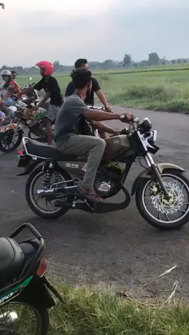 ora sido good looking mergo awake mambu oli samping 🥵#bleyeronly #bleyer135 #rxkingnusantara #rxkingindonesia #rx135 #bleyer #fyp #fypシ゚viral