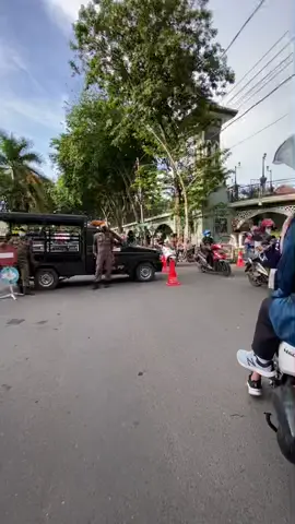 Mentahan gess buat ngeprank temen📍Alun Alun Gresik Jawa Timur#mentahan #videomentahan #mentahan#NgabuburitGaya #serunyakuliner #serunyamembaca #WouldYouLoveYou #fypシ #fyp