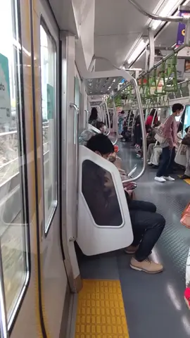 Just an average day on a train in Tokyo 🤣 🗼 🎌🗾#japan #tokyo #lol #visitjapan #cosplay #train #yamanoteline #japaneseculture #funny
