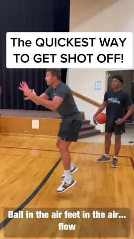 This is the quickest way to get your shot off, when receiving a pass! #hoopstudy #trainer #basketball🏀 #fyp #NBA #klaythompson