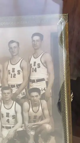 How?  #highschool #oldtimer #PringlesCanHands #fyp