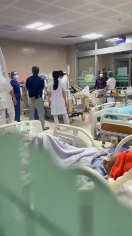 Ám ảnh thực sự với tiếng máy thở và tiếng đo điện tim. Hãy trân trọng những phút giây bên người thân, cuộc sống chẳng biết trước đc gì cả 🙂 chia buồn cùng gđ bệnh nhân