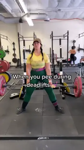 When you pee during deadlifts…. It’s a genre 💅🏼#girlswholift