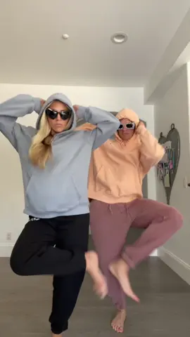 8 months pregnant and still crushing her jiggle jiggle wiggle wiggle😍 @savv.labrant