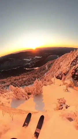 Sunsets like these 😍 🎥: @Mike Hayes #skitok #skiing #fyp #foryou