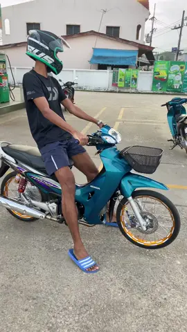 รถคันเล็ก รึ ว่าผมตัวใหญ่🤣 #พลังทีมชาติ #เวฟ125โซนพัทลุง #เขียวหวานผลาญทรัพย์💚 #สจ_พัทลุง